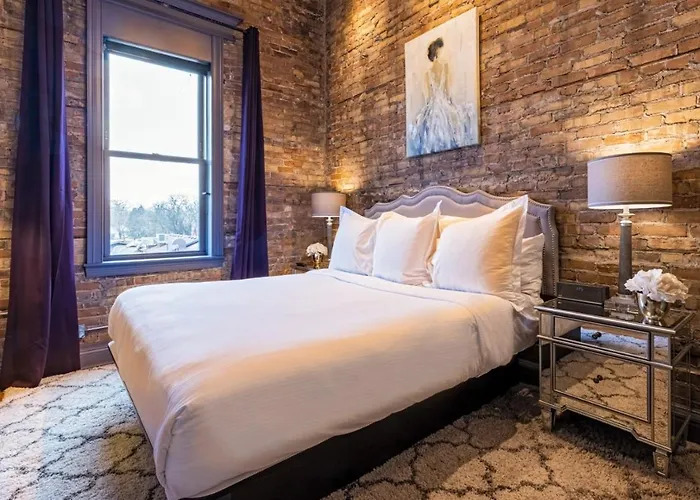 Hip Urban Loft - Small Town Charm -124 Lofts #3