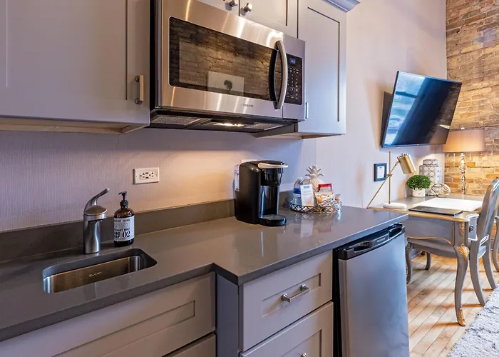 Hip Urban Loft - Small Town Charm -124 Lofts #3