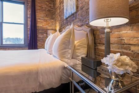 Hip Urban Loft - Small Town Charm -124 Lofts #3 Apartamento